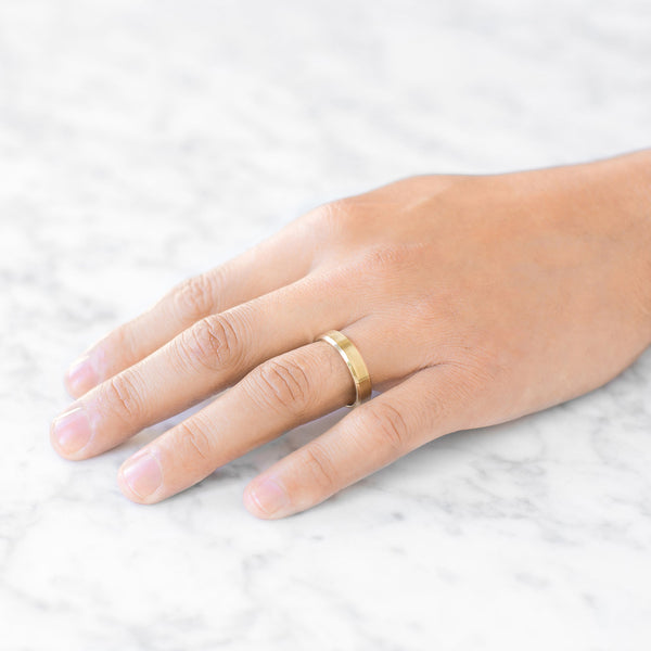 Beveled Band in 14k Yellow Gold (5mm)