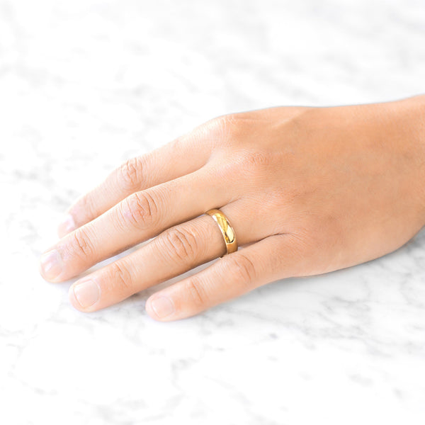 Classic Dome Polished Band in 18k Yellow Gold (5mm)
