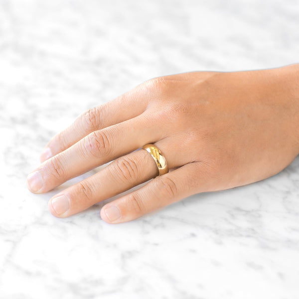 Classic Dome Polished Band in 18k Yellow Gold (6mm)