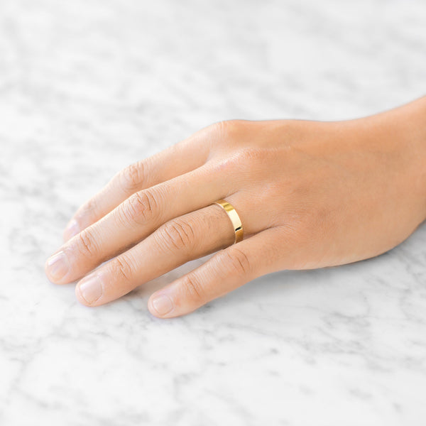 Flat Polished Band in 18k Yellow Gold (4mm)