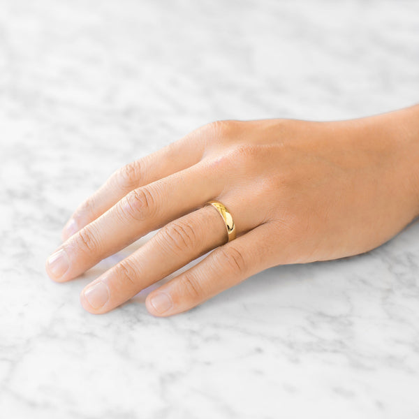 Low Dome Polished Band in 18k Yellow Gold (4mm)