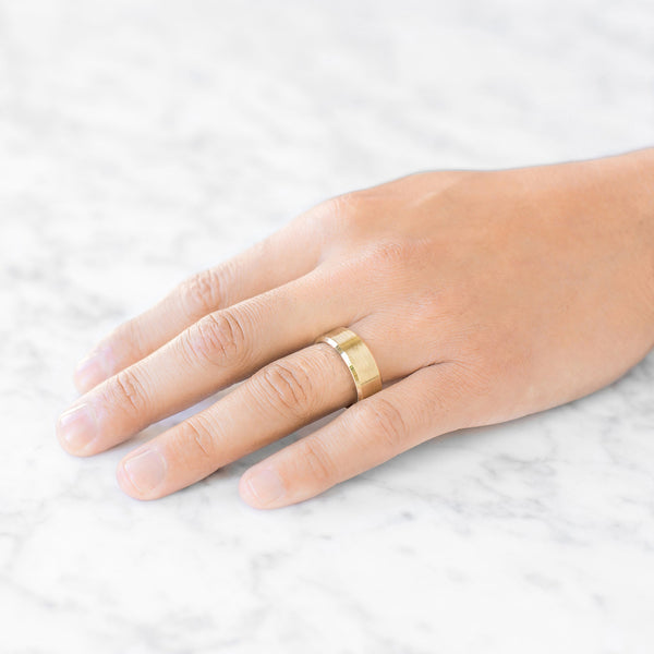 Beveled Band in 14k Yellow Gold (8mm)