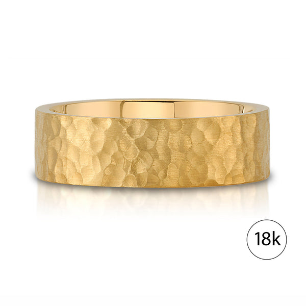 Flat Hammered Satin Band in 18k Yellow Gold (7mm)